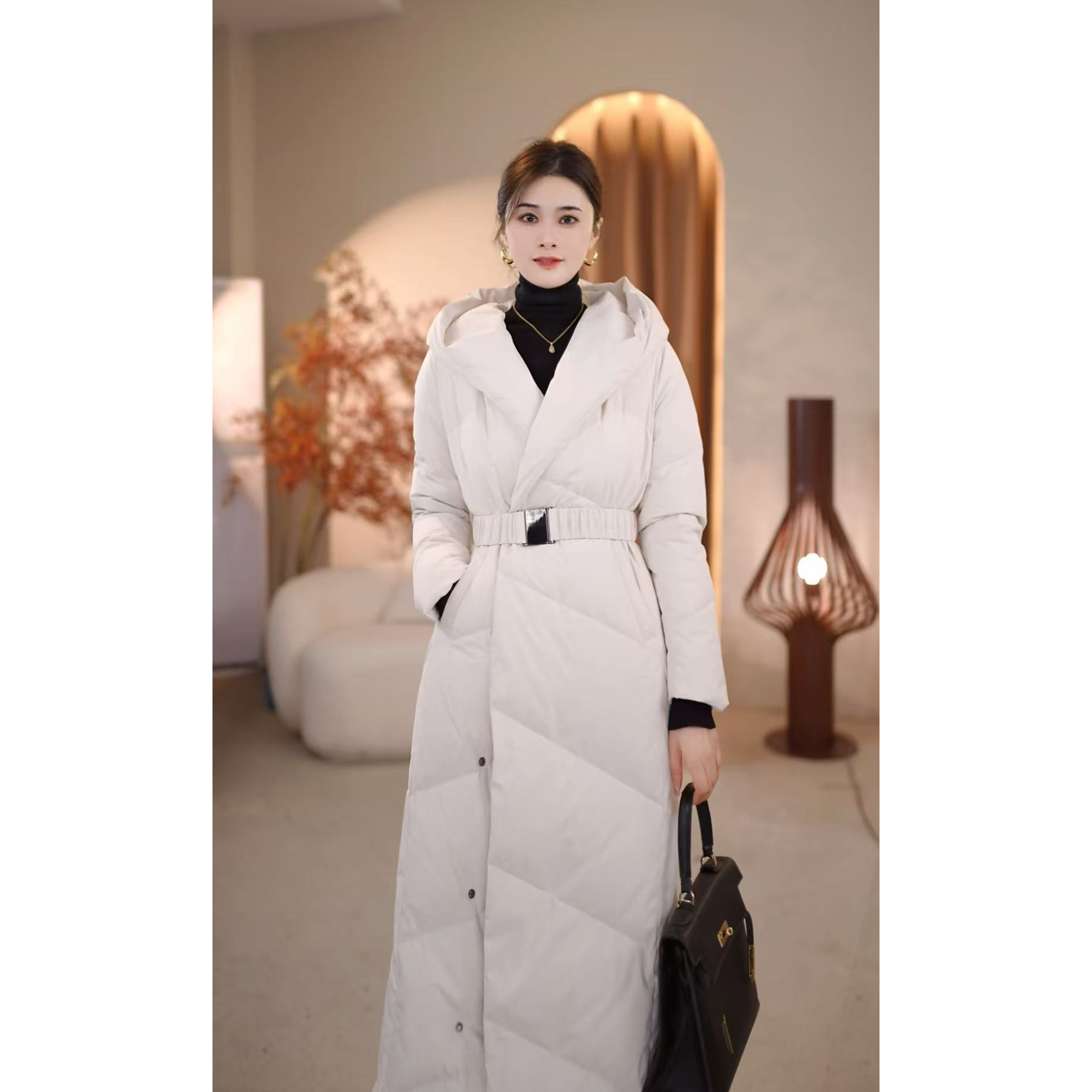 2025年冬季长款羽绒服女过膝保暖高腰系带加厚外套洋气休闲装