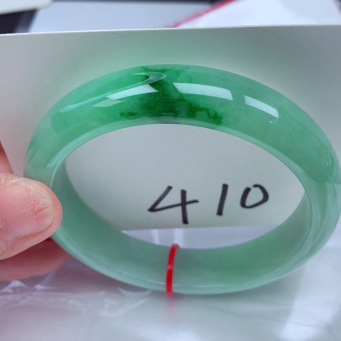 翡翠手镯未镶嵌翡翠