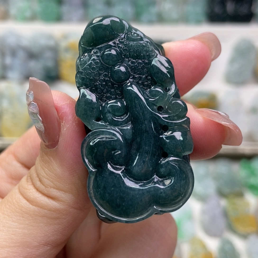 翡翠吊坠(赠链)未镶嵌