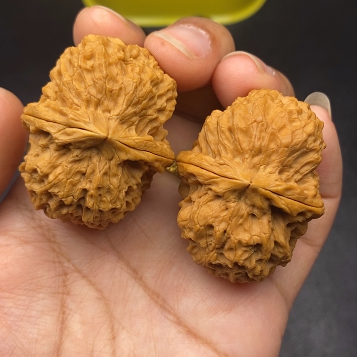 文玩核桃吊坠45尺麒麟元宝