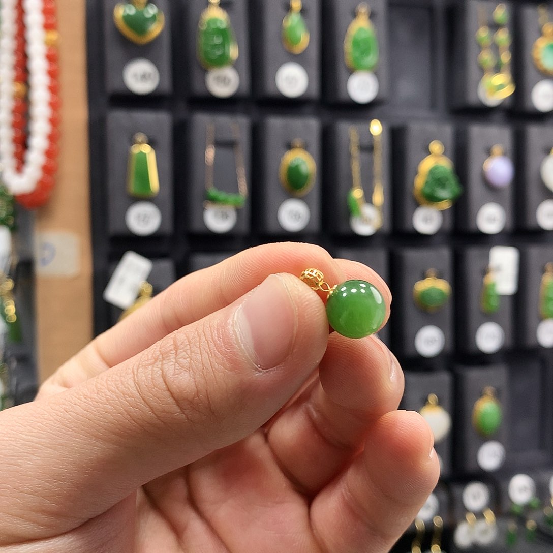 和田玉颈饰18K金镶嵌