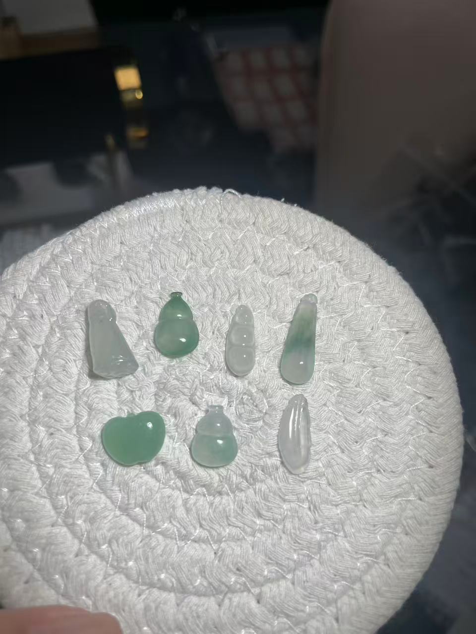 天然缅甸A货翡翠，小精品，发其一，下单联系客服备注