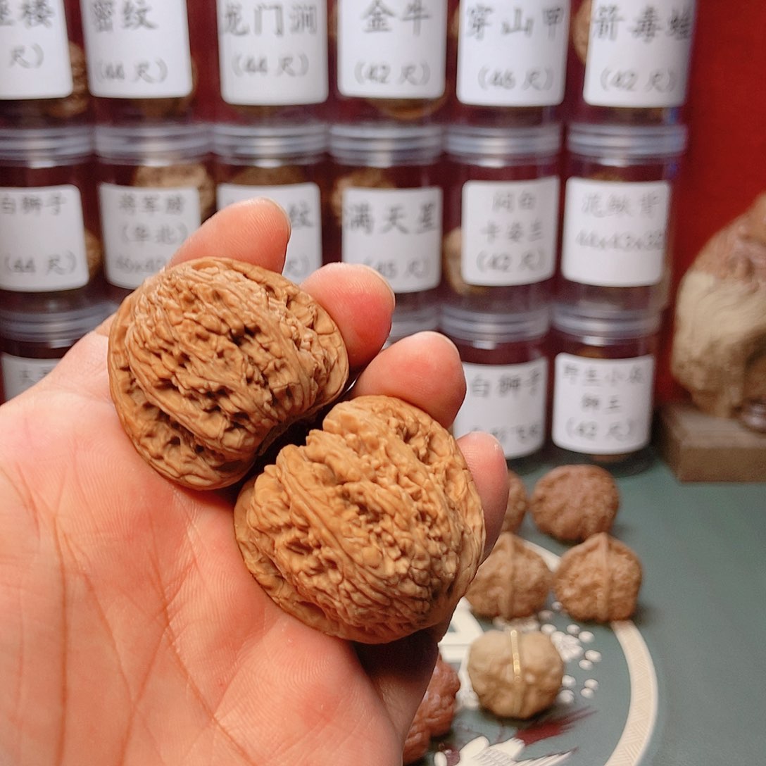 文玩核桃把件阿****?密纹