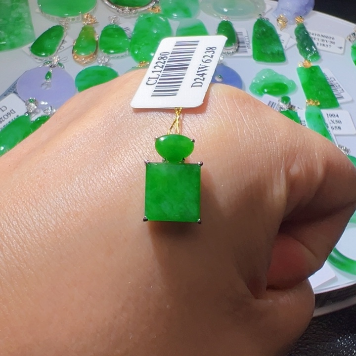 翡翠挂件18K金镶嵌