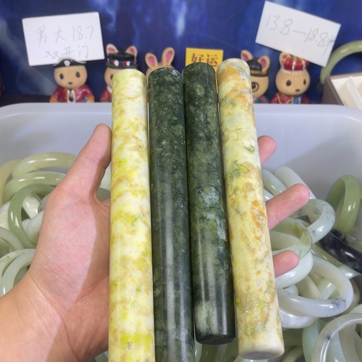 蛇纹石玉擀面杖任发其一未镶嵌