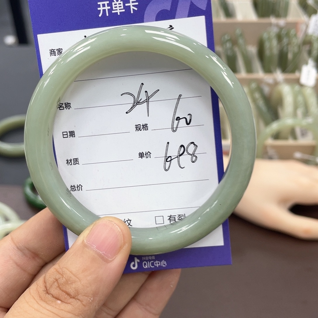 栩***和田玉手镯未镶嵌