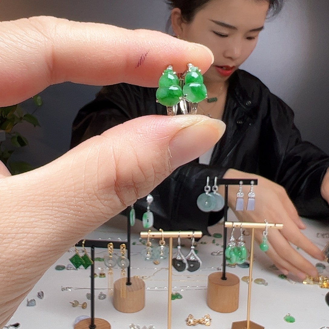 翡翠18K金镶嵌耳饰天然翡翠