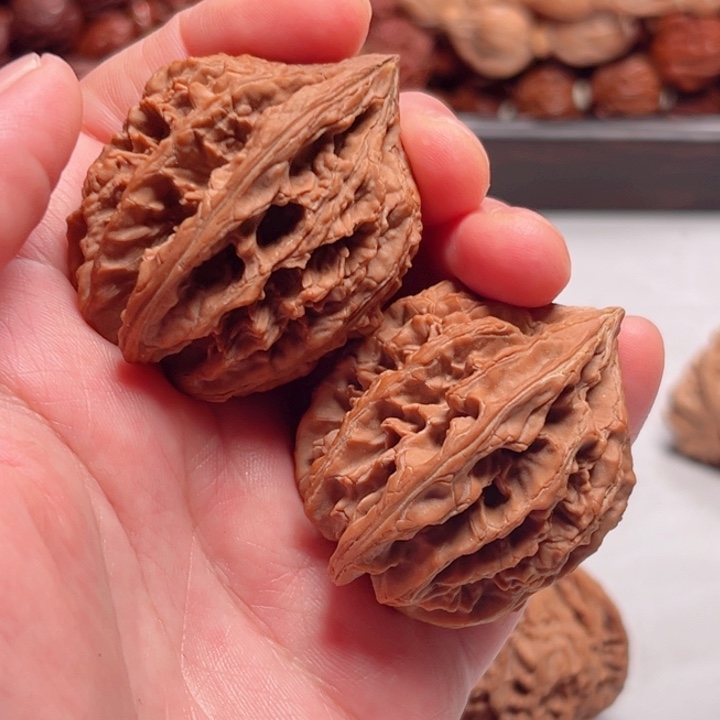 暗***杠把件文玩核桃40边野生龙梅谷