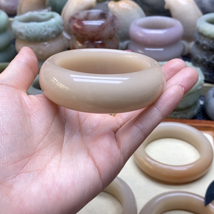 石英岩玉手镯未镶嵌