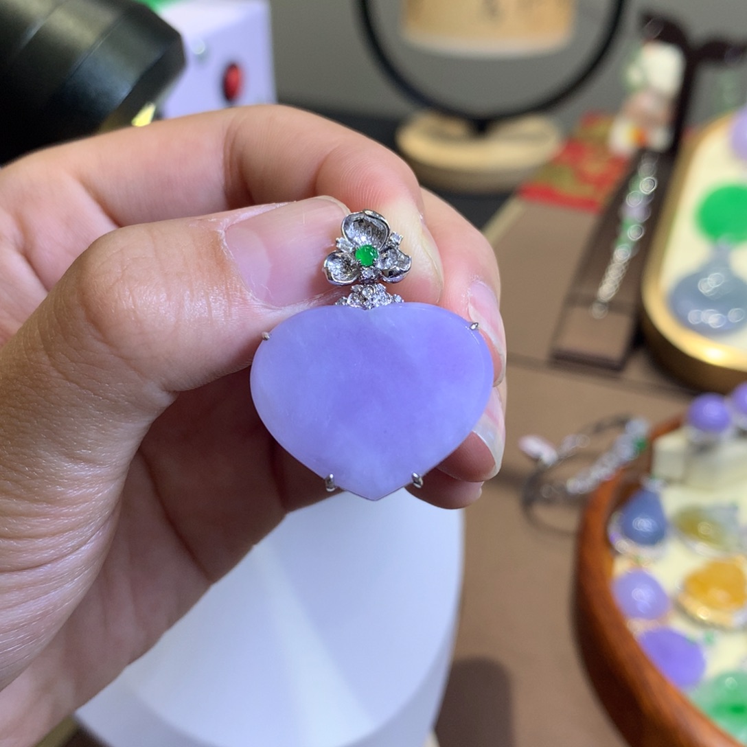 翡翠18K金镶嵌颈饰翡翠