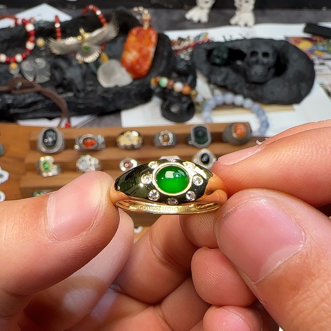 鹏***鹏翡翠18K金镶嵌戒指