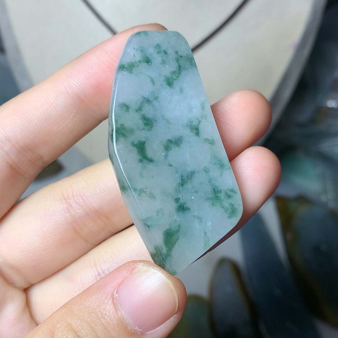 翡翠颈饰未镶嵌吊坠