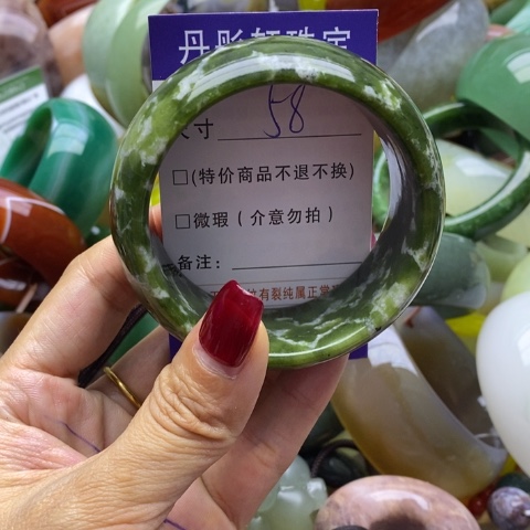 蛇纹石玉手镯未镶嵌