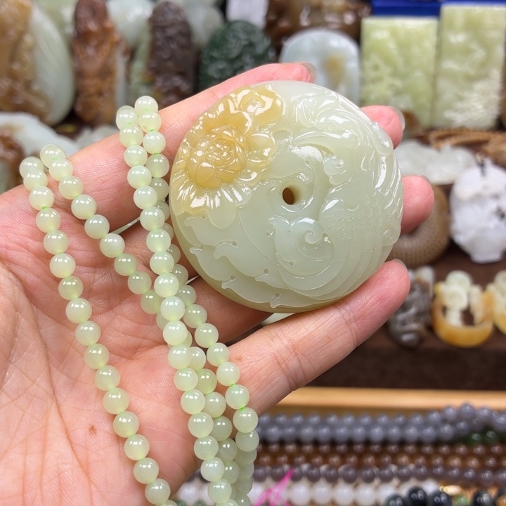 颈饰未镶嵌和田玉