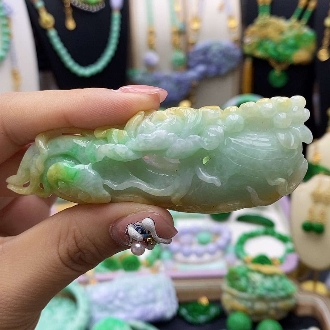 翡翠颈饰未镶嵌天然