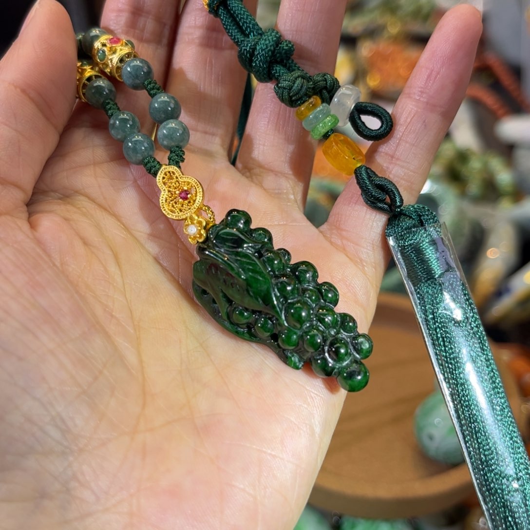 翡翠颈饰未镶嵌待编款