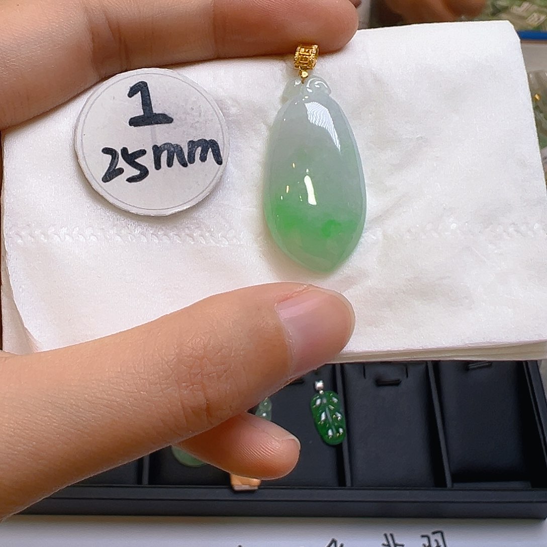 翡翠吊坠(不含链)18K金镶嵌翡翠