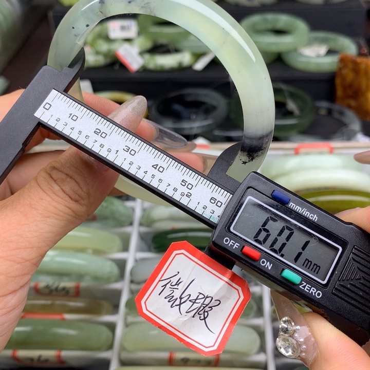 蛇纹石玉未镶嵌手镯991