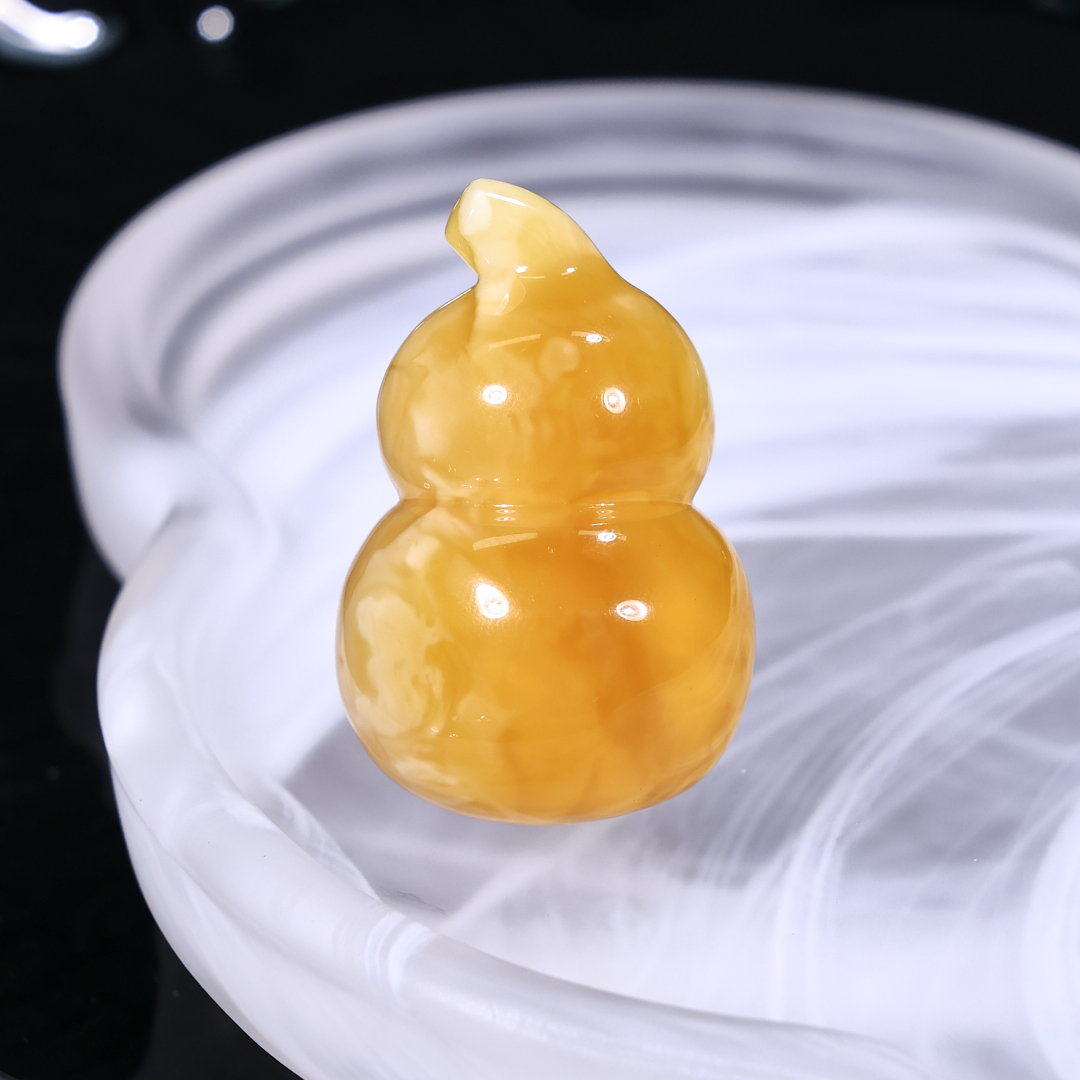 【颜如蜜珠宝】俄料经典大气奶润白花蜜糖金溶洞琥珀蜜蜡葫芦吊坠