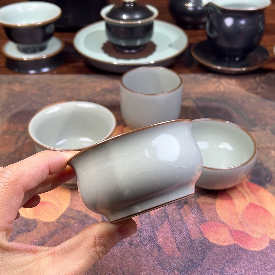 杯粉青矮炉式杯开片