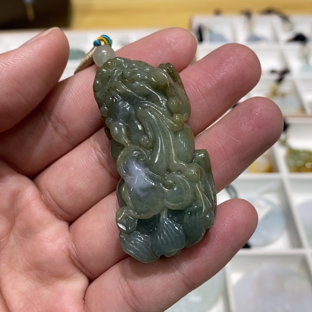 翡翠颈饰未镶嵌翡翠