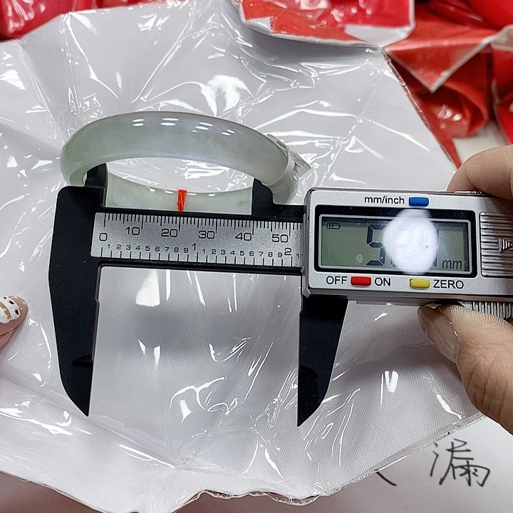 y***g翡翠手镯未镶嵌78。  链接+2=128