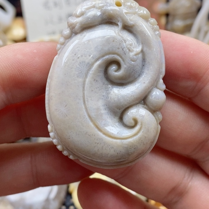 硅化珊瑚（珊瑚玉）颈饰未镶嵌