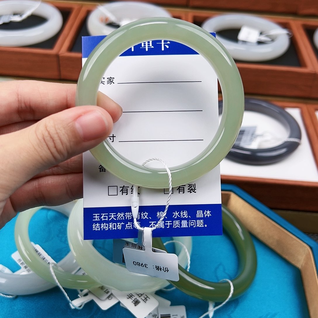 和田玉手镯未镶嵌