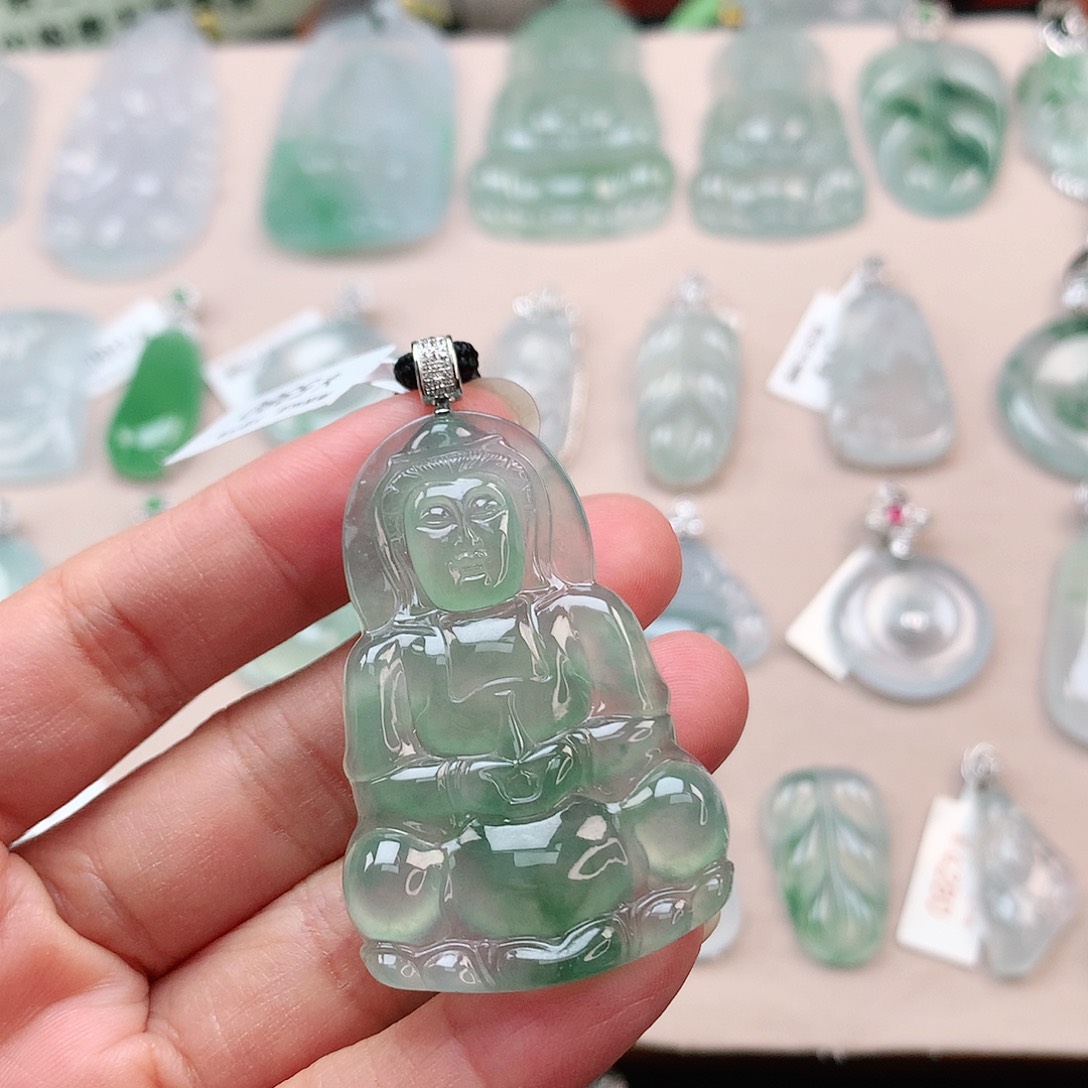 翡翠颈饰18K金镶嵌观音