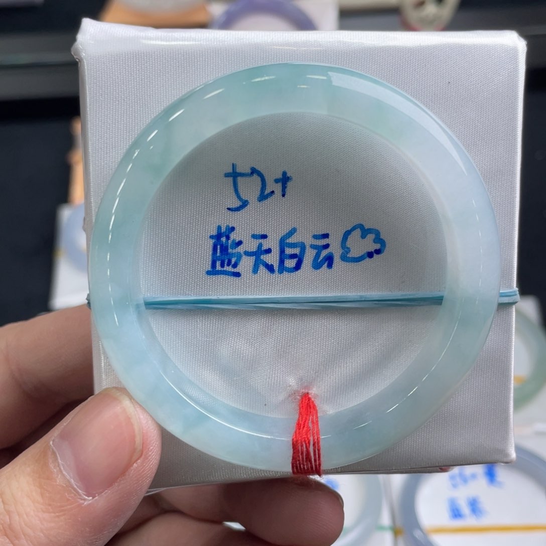 翡翠手镯未镶嵌翡翠手镯