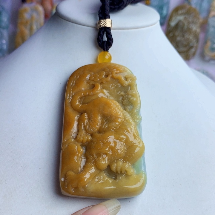 颈饰未镶嵌翡翠虎