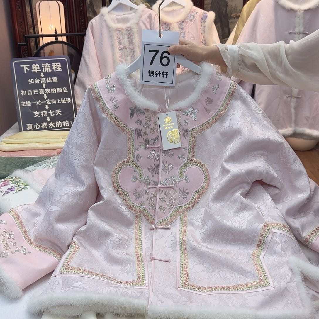 胡***跑非遗传承人的精神风貌和