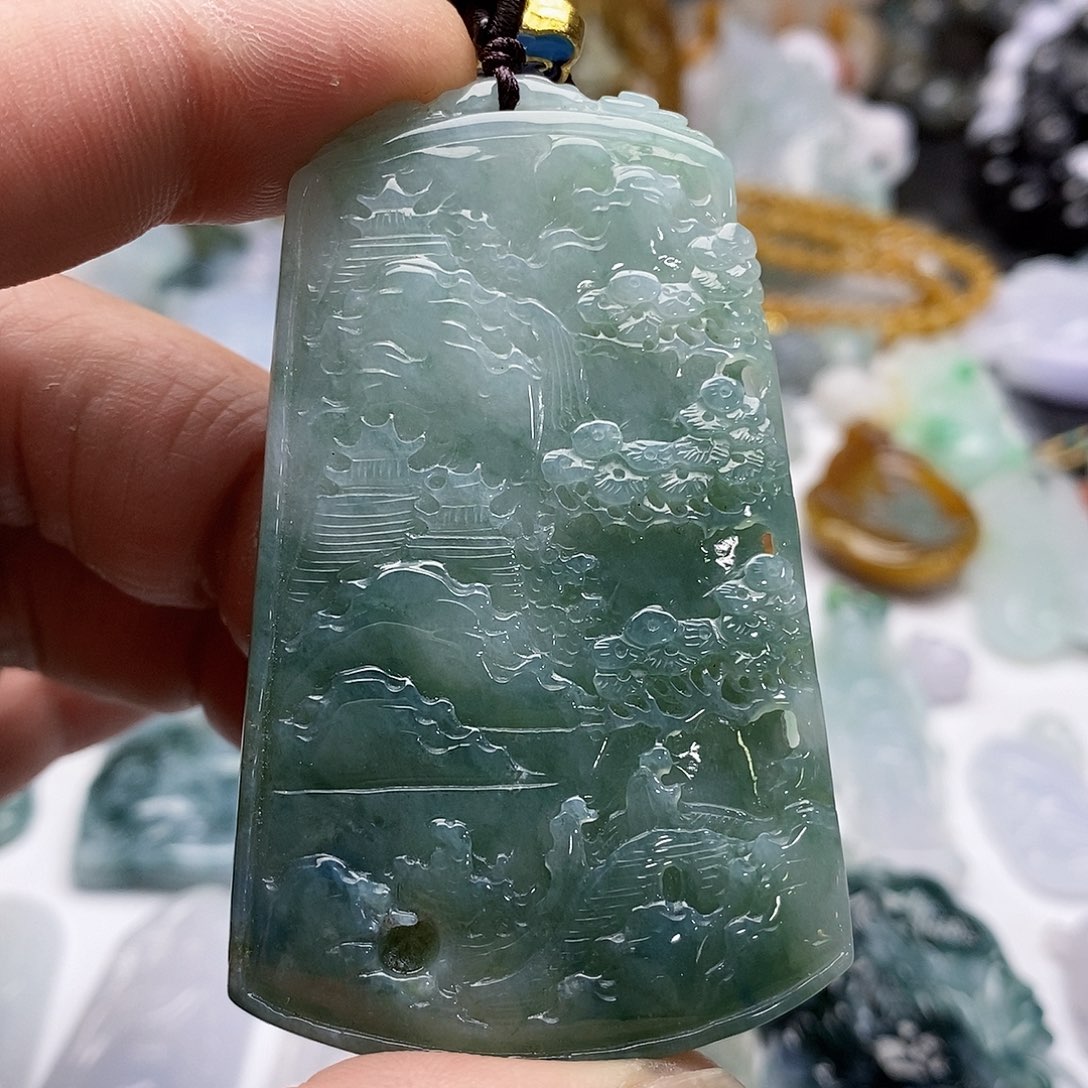 翡翠未镶嵌颈饰山水牌