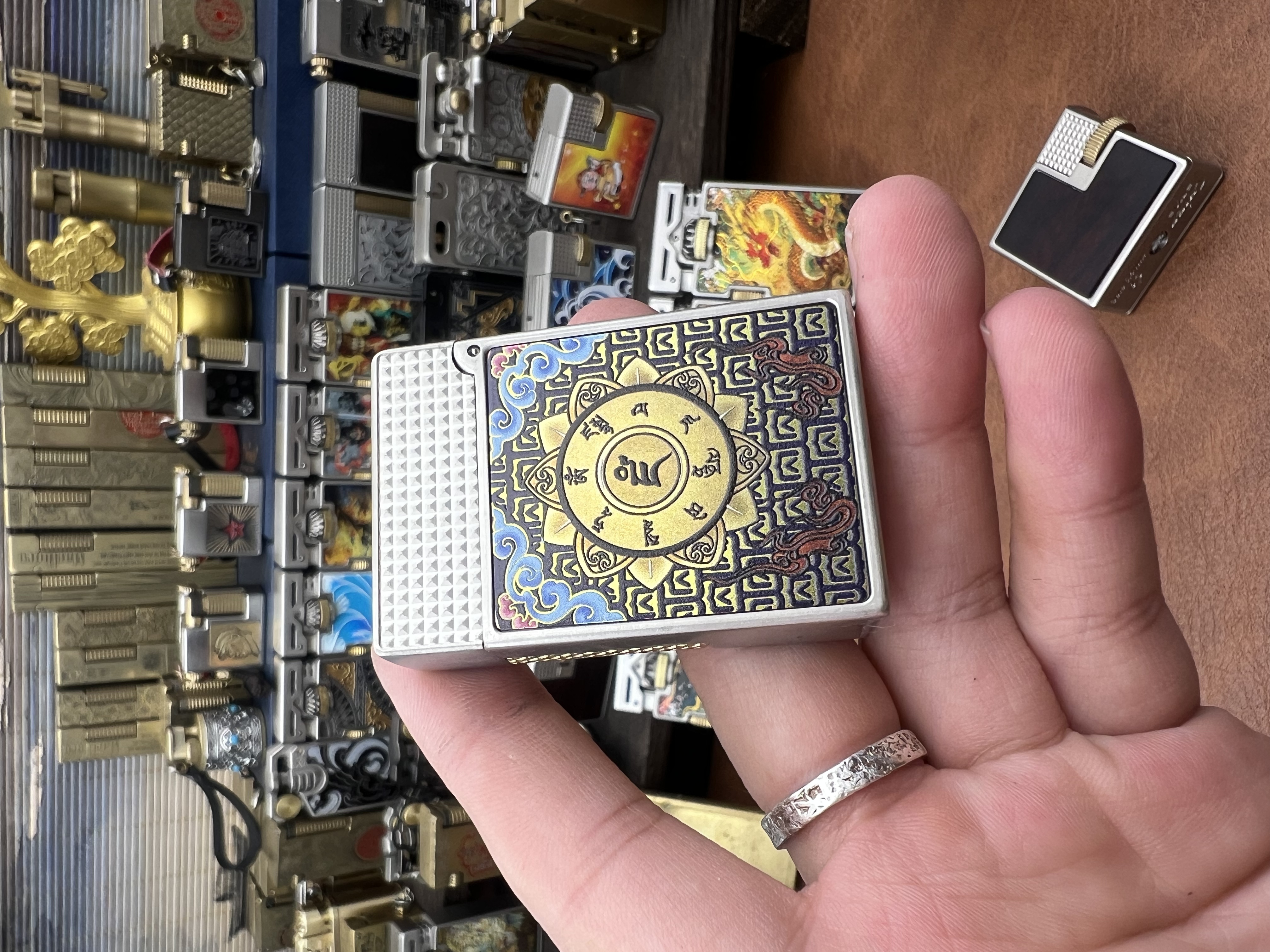 首领新款328麒麟黑财神侧滑煤油打火机唐草浮雕续航待机王送男友