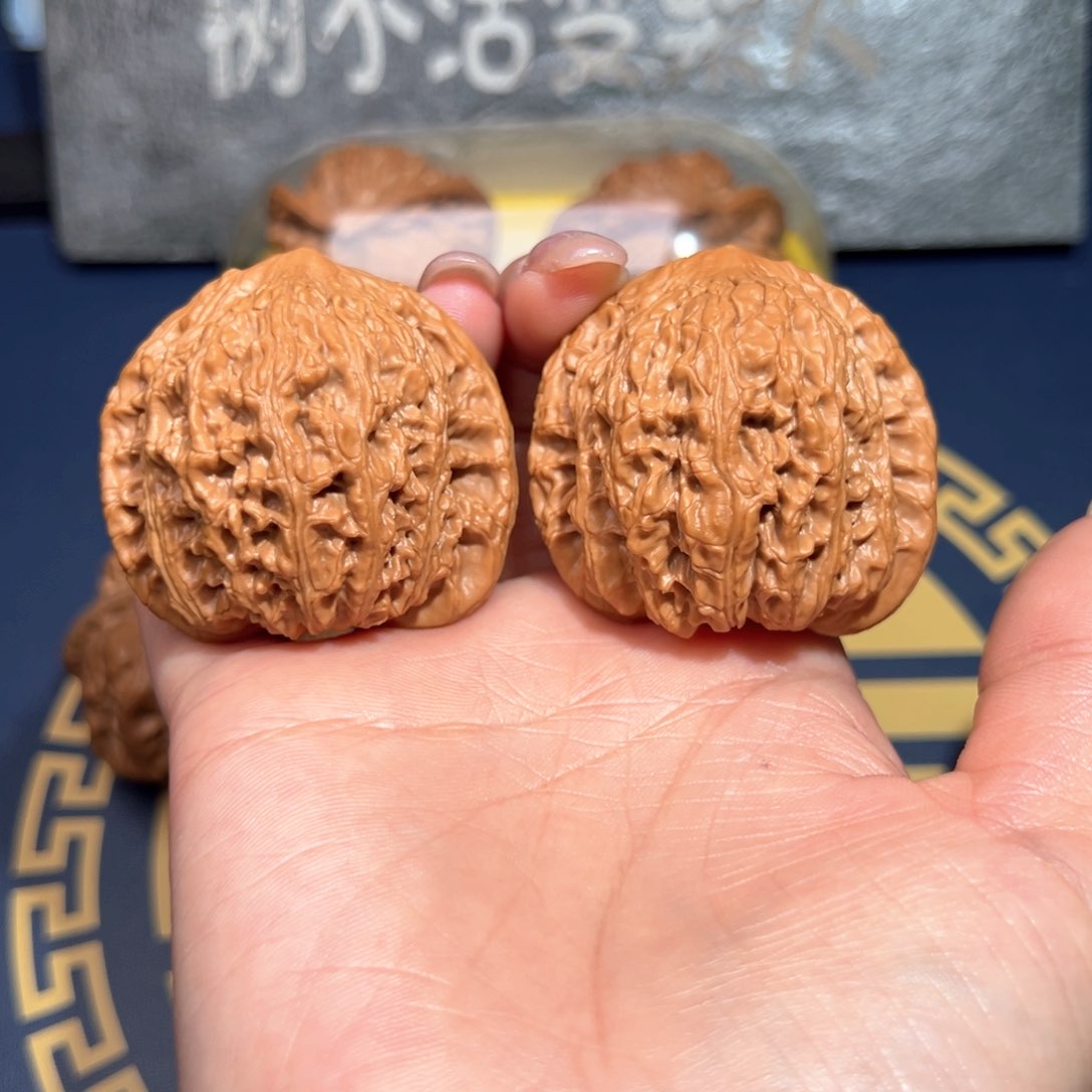 文玩核桃把件绣球44全品
