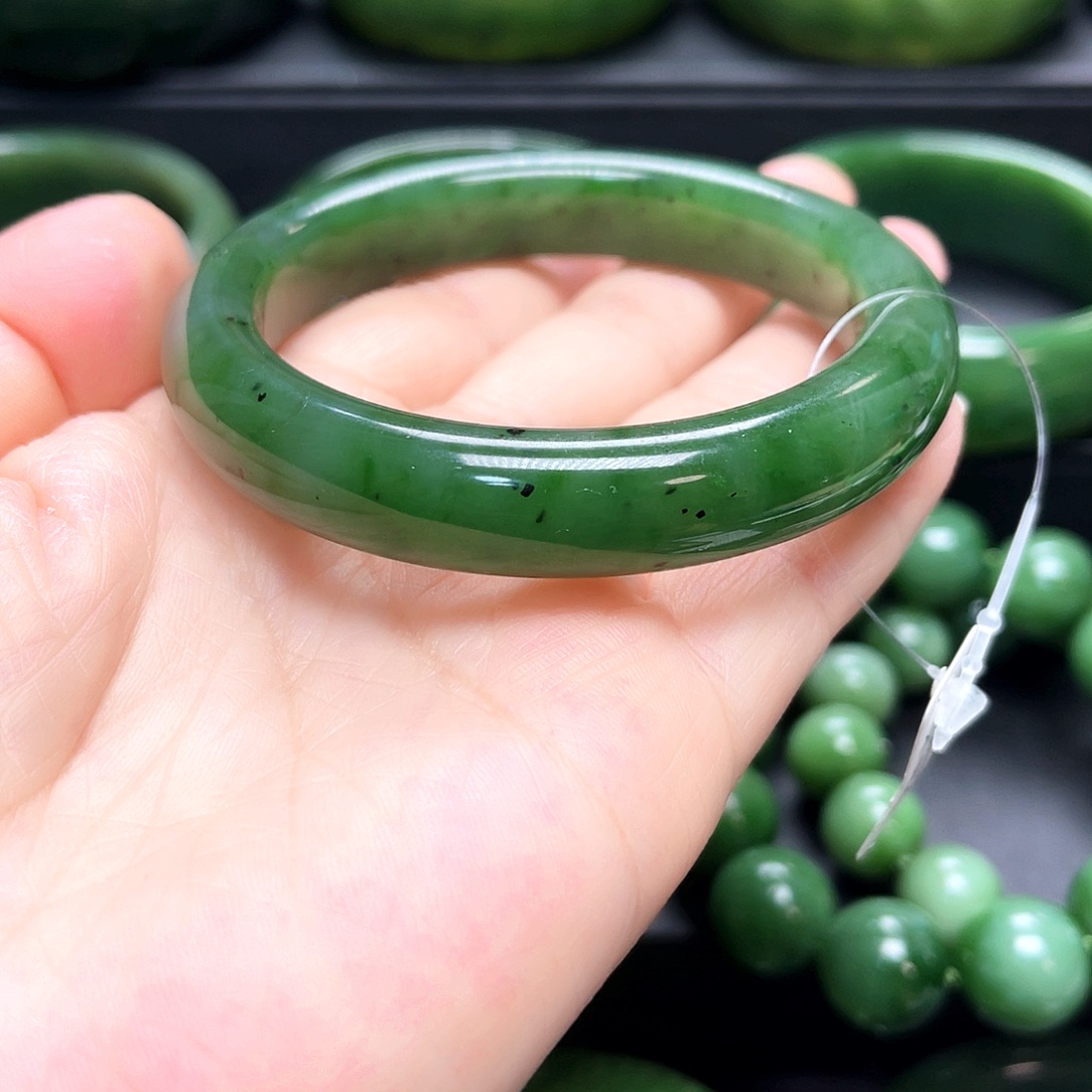 和田玉（碧玉）未镶嵌手镯
