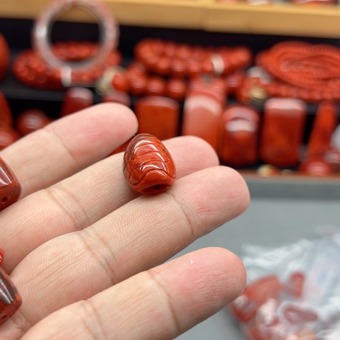 南红玛瑙配饰未镶嵌花*?