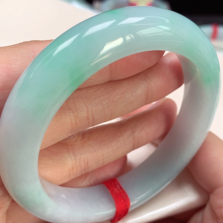 翡翠手镯未镶嵌冰胶阳绿飘花43号