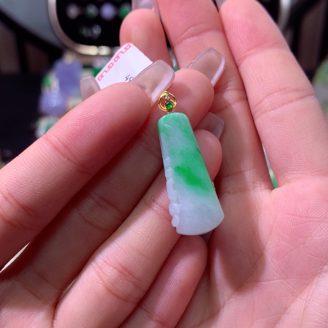 翡翠颈饰18K金镶嵌翡翠