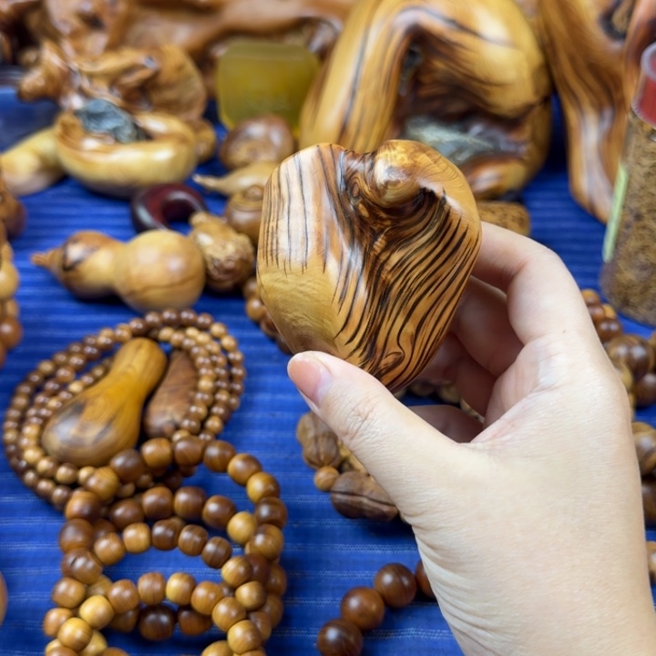 柏木（崖柏）北太行崖柏陈化骨料虎皮手把件