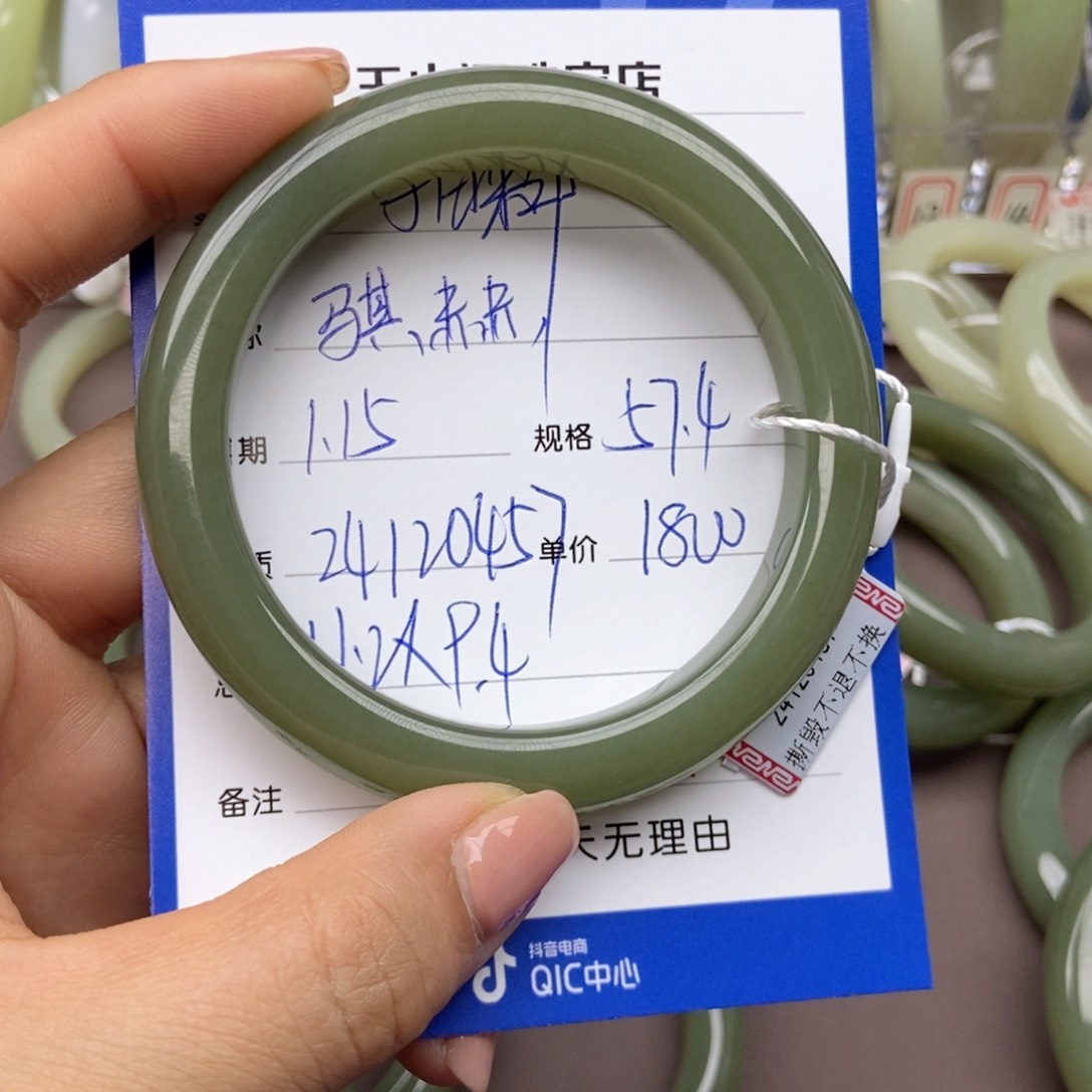 和田玉手镯未镶嵌骐**家