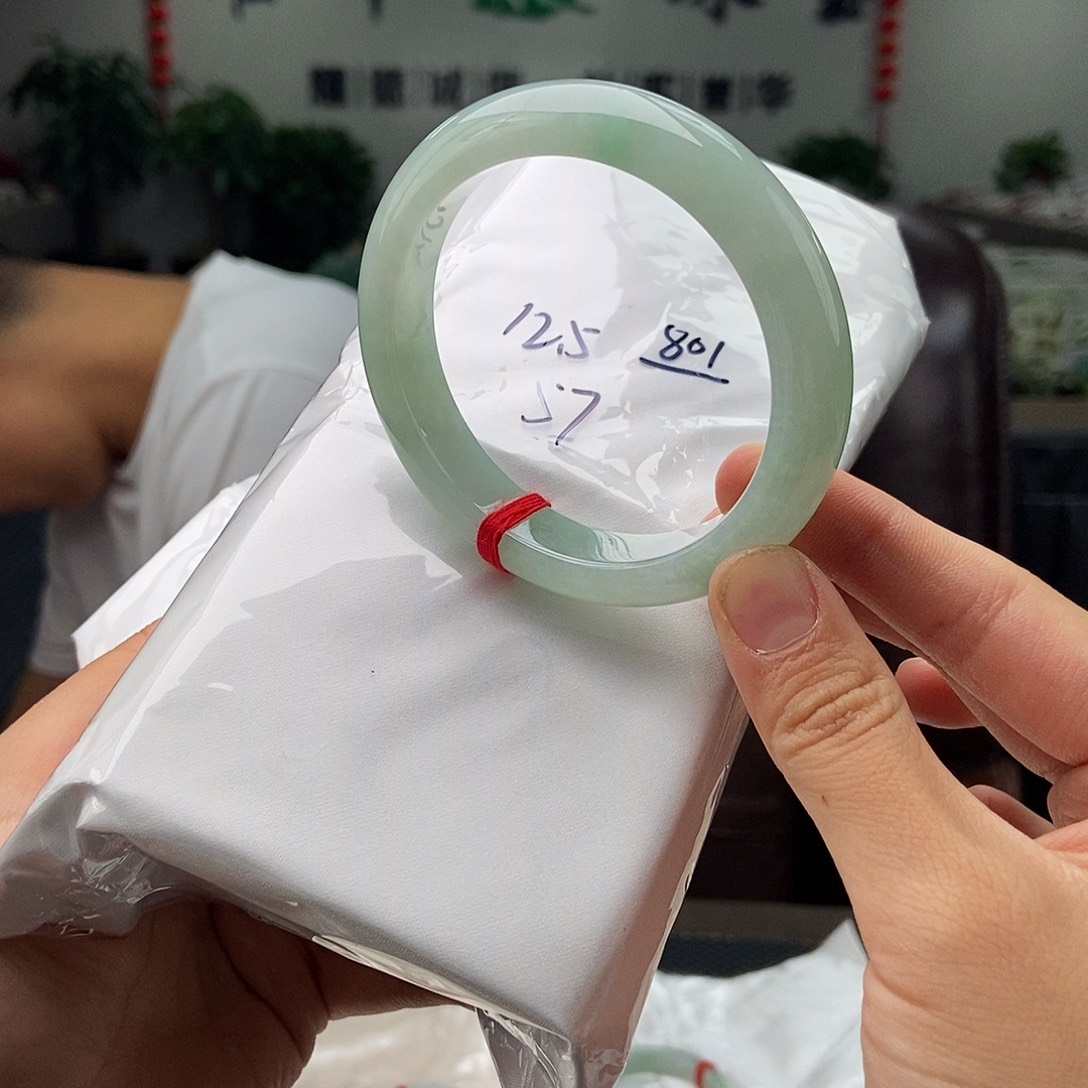 翡翠手镯未镶嵌拍一发一