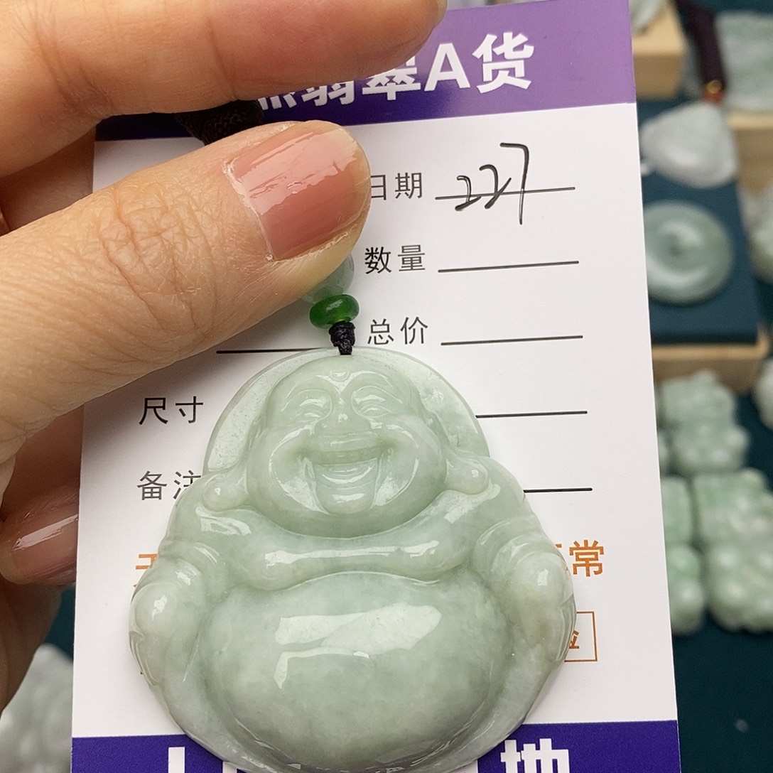 翡翠未镶嵌颈饰佛公