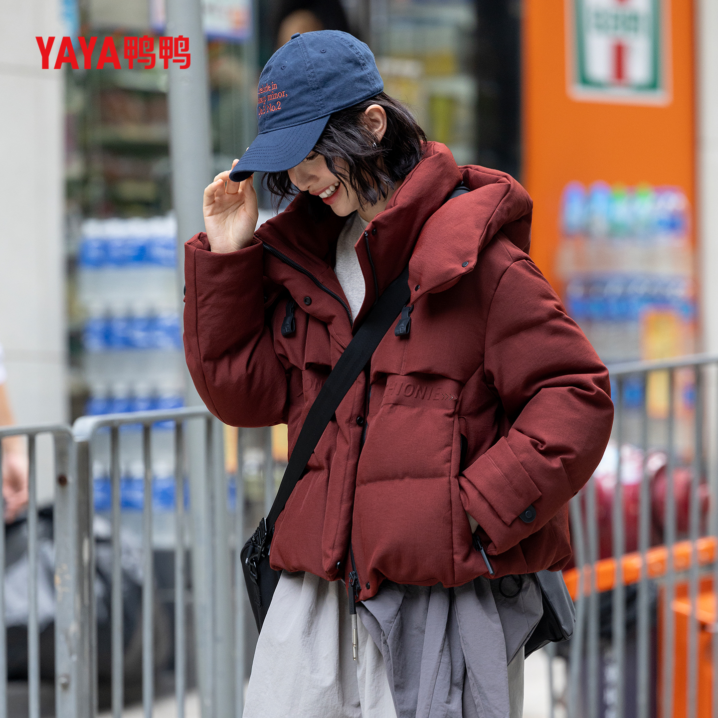 YAYA/鸭鸭羽绒服90绒官方正品保暖短连帽加厚女2025秋冬百搭外套