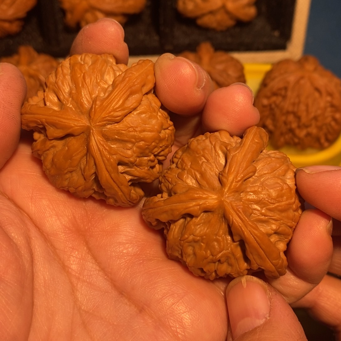 Z***S文玩核桃吊坠白狮子