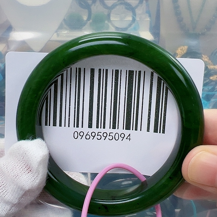 和田玉手镯未镶嵌微瑕55