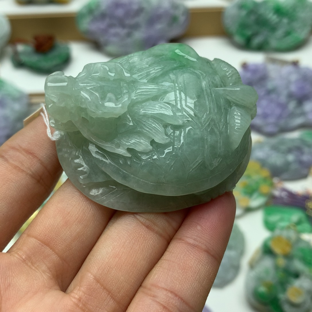 翡翠颈饰未镶嵌翡翠