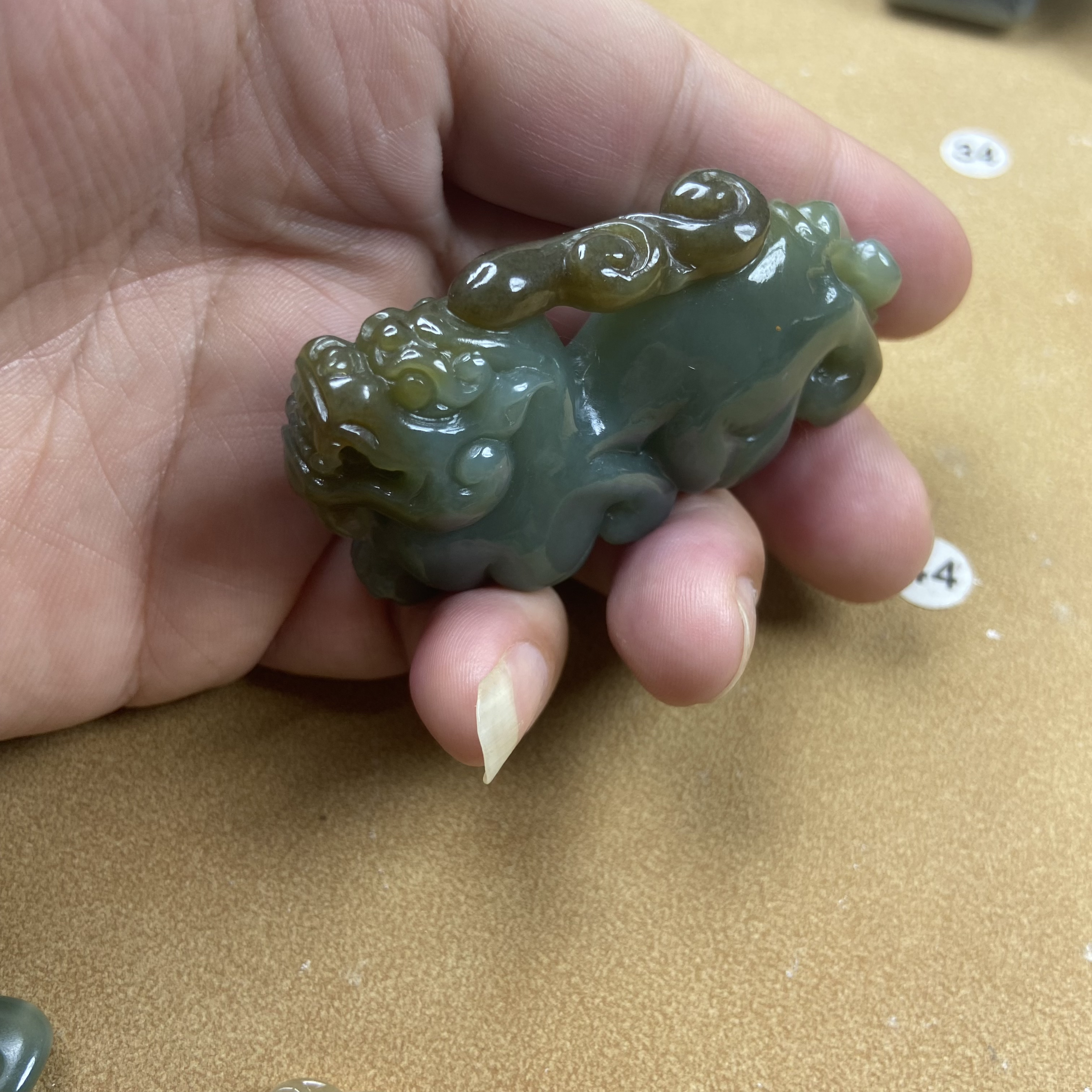 天然和田玉且末蓝俏糖貔貅手把件摆件男款
