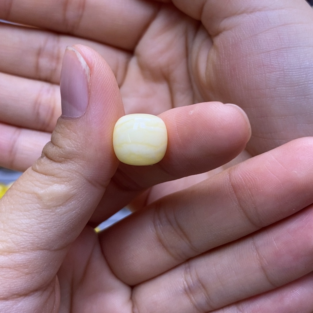 琥珀未镶嵌珠宝奇石《**》