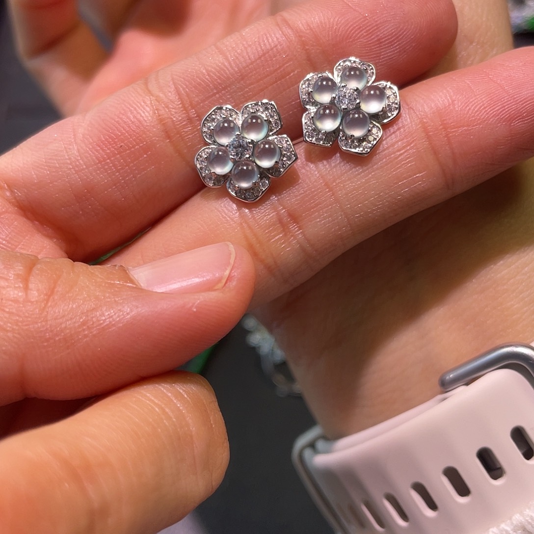 定制翡翠未镶嵌花花